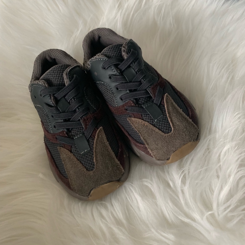 Mini me of Yeezy 700 ‘Mauve’